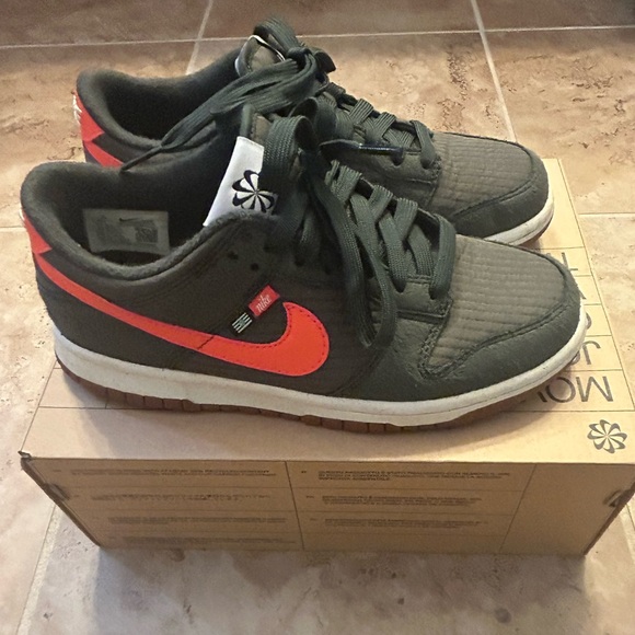 Nike Dunks - Picture 2 of 4